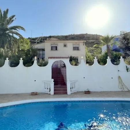 Modern And Heated Pool Гандия