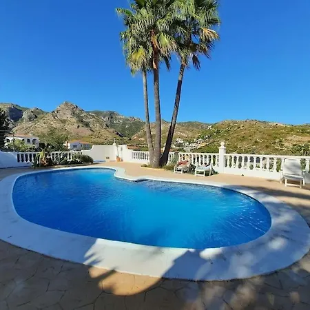 Modern And Heated Pool Апартаменты